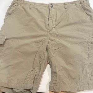 Tan Columbia cargo shorts size 38